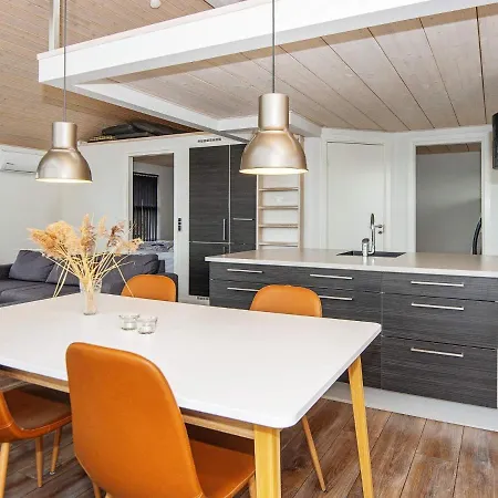 Beachfront Bliss In Hejlsminde - By Traum Holiday home *