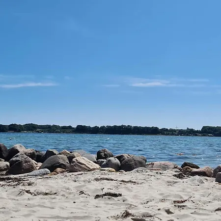 Beachfront Bliss In Hejlsminde - By Traum בית נופש